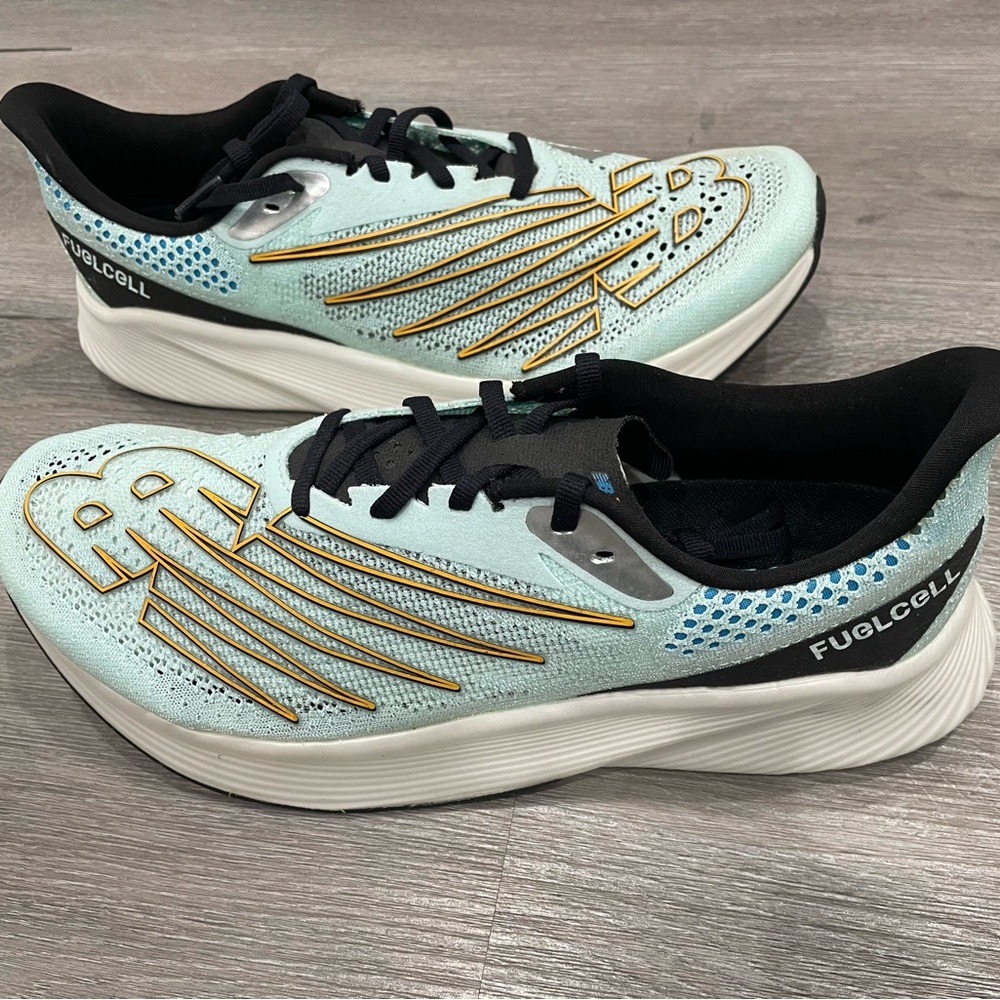 New Balance Fuel Cell RC Elite v2